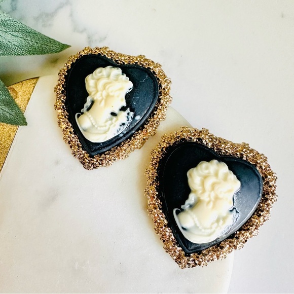 2/$30🌵 Vintage Style Cameo Gold Heart Earrings Victorian Baroque Boho Gift NEW - Picture 4 of 8